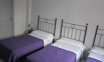 Hostal Alicia San Pedro de Alcántara Extérieur photo